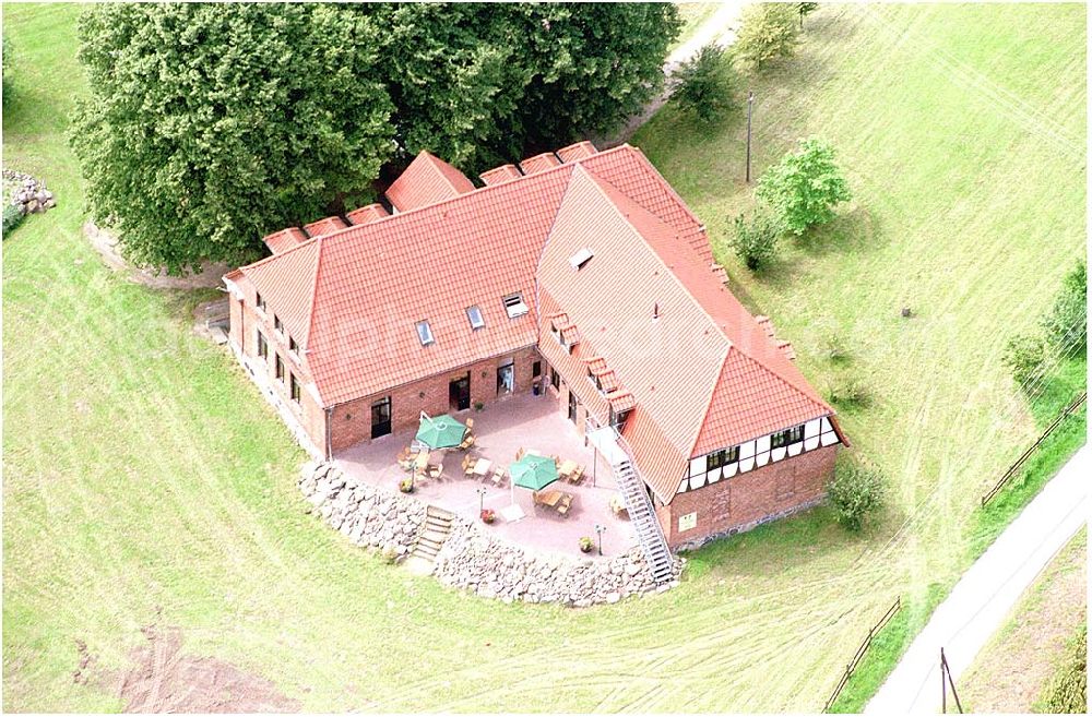 Aerial photograph Zarfzow - 20.07.2004 Gästehaus Zarfzow, gemütliche Landhausatmosphäre in einem alten, typisch mecklenburgischen Gutshaus AWO Sano gemeinnützige GmbH Hofstr. 4, 18223 Zarfzow zarfzow@awosano.de Ansprechpartner: Claudia Baude