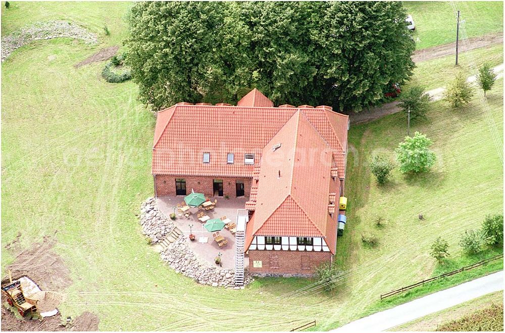 Zarfzow from the bird's eye view: 20.07.2004 Gästehaus Zarfzow, gemütliche Landhausatmosphäre in einem alten, typisch mecklenburgischen Gutshaus AWO Sano gemeinnützige GmbH Hofstr. 4, 18223 Zarfzow zarfzow@awosano.de Ansprechpartner: Claudia Baude