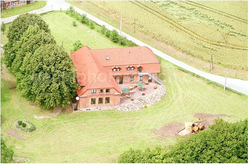 Zarfzow from the bird's eye view: 20.07.2004 Gästehaus Zarfzow, gemütliche Landhausatmosphäre in einem alten, typisch mecklenburgischen Gutshaus AWO Sano gemeinnützige GmbH Hofstr. 4, 18223 Zarfzow zarfzow@awosano.de Ansprechpartner: Claudia Baude