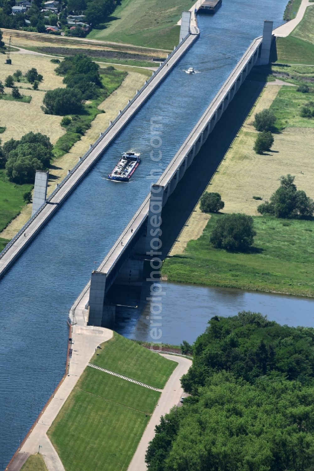 Hohenwarthe from above - Freight ship under way on the Trough bridge from the Mittelland Canal over the River Elbe to the Elbe-Havel Canal to the waterway intersection in Hohenwarthe in Saxony-Anhalt