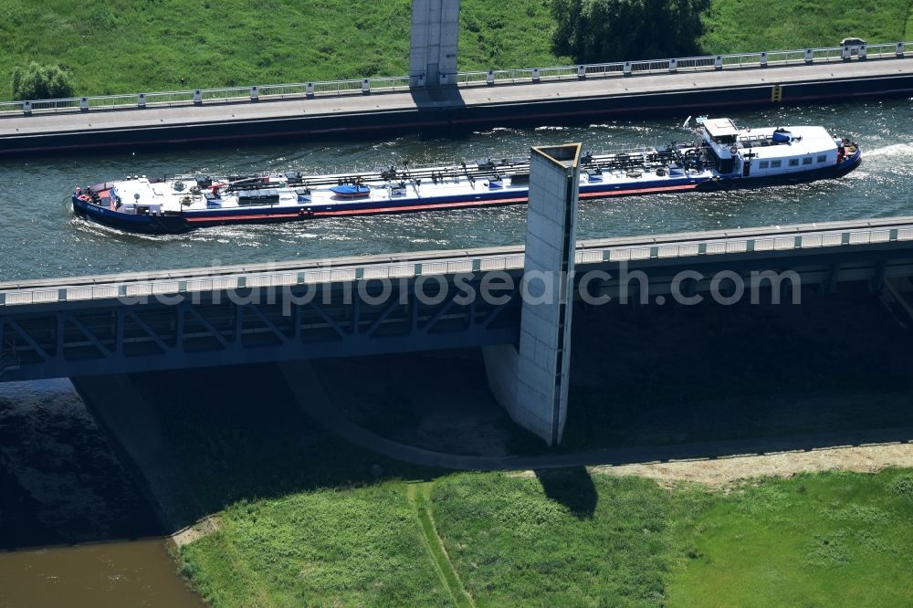 Aerial photograph Hohenwarthe - Freight ship under way on the Trough bridge from the Mittelland Canal over the River Elbe to the Elbe-Havel Canal to the waterway intersection in Hohenwarthe in Saxony-Anhalt