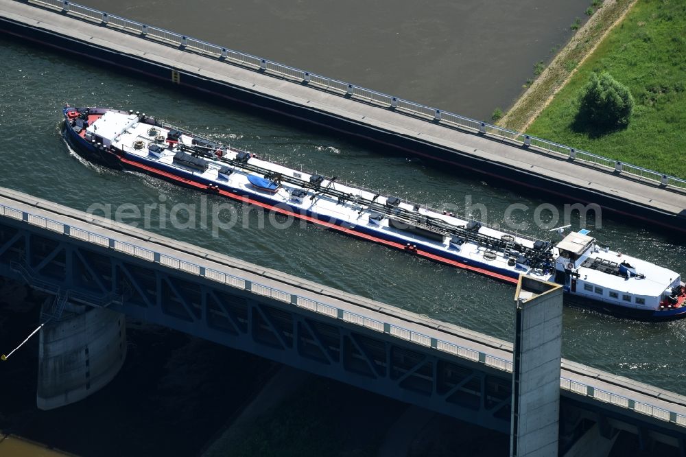 Aerial image Hohenwarthe - Freight ship under way on the Trough bridge from the Mittelland Canal over the River Elbe to the Elbe-Havel Canal to the waterway intersection in Hohenwarthe in Saxony-Anhalt