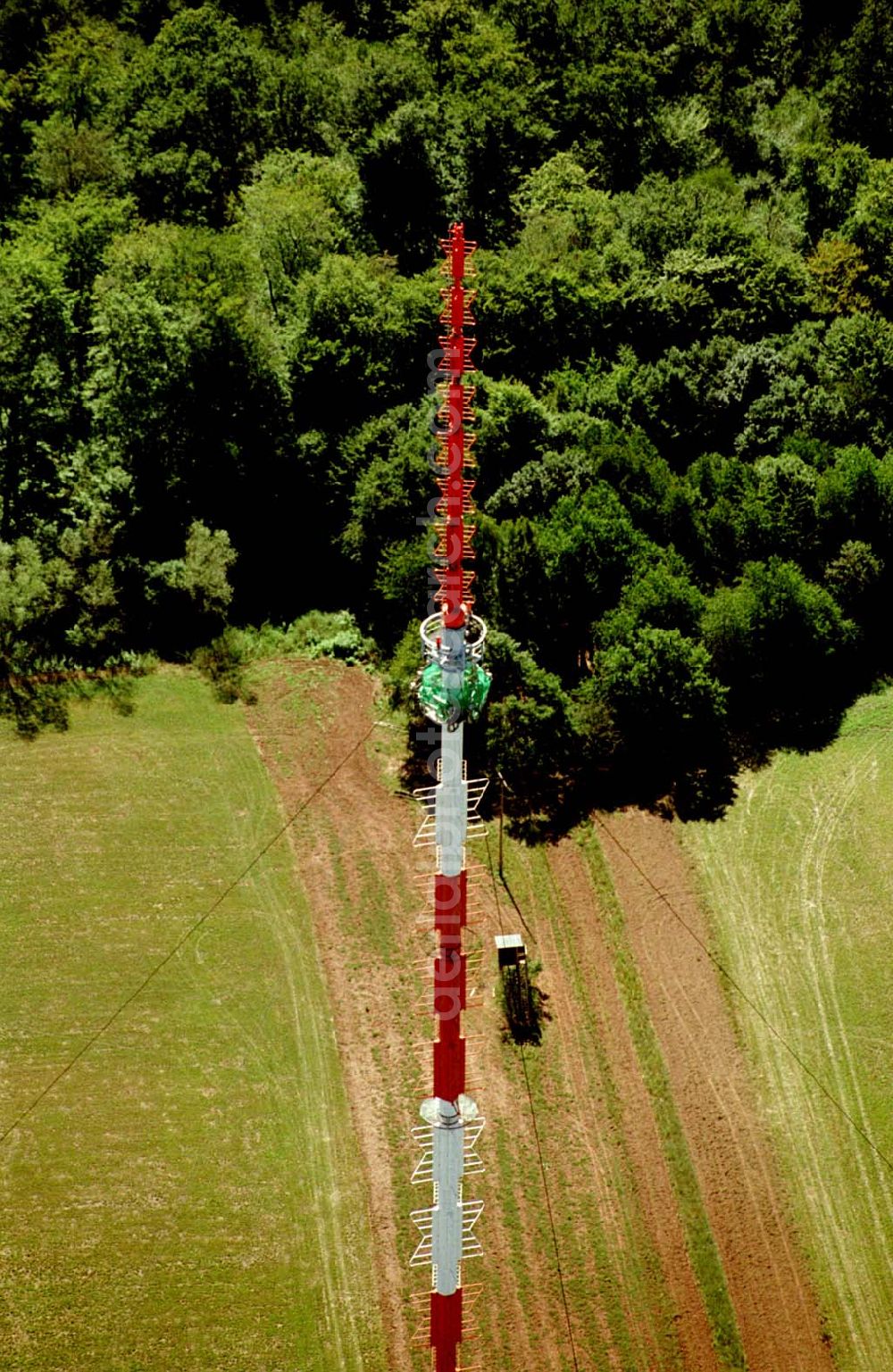 Aerial photograph Göttelborn / Saarland - Göttelborn / Saarland Blick auf die Sanierung des Sendemastes im Saarland durch die Firma W. Diener aus Köln an der Autobahnauffahrt A1; (teilweise mit Sicht auf Göttelborn) 03.09.2003