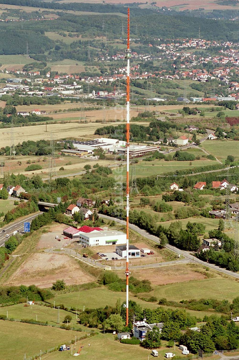 Göttelborn / Saarland from above - Göttelborn / Saarland Blick auf die Sanierung des Sendemastes im Saarland durch die Firma W. Diener aus Köln an der Autobahnauffahrt A1; (teilweise mit Sicht auf Göttelborn) 03.09.2003