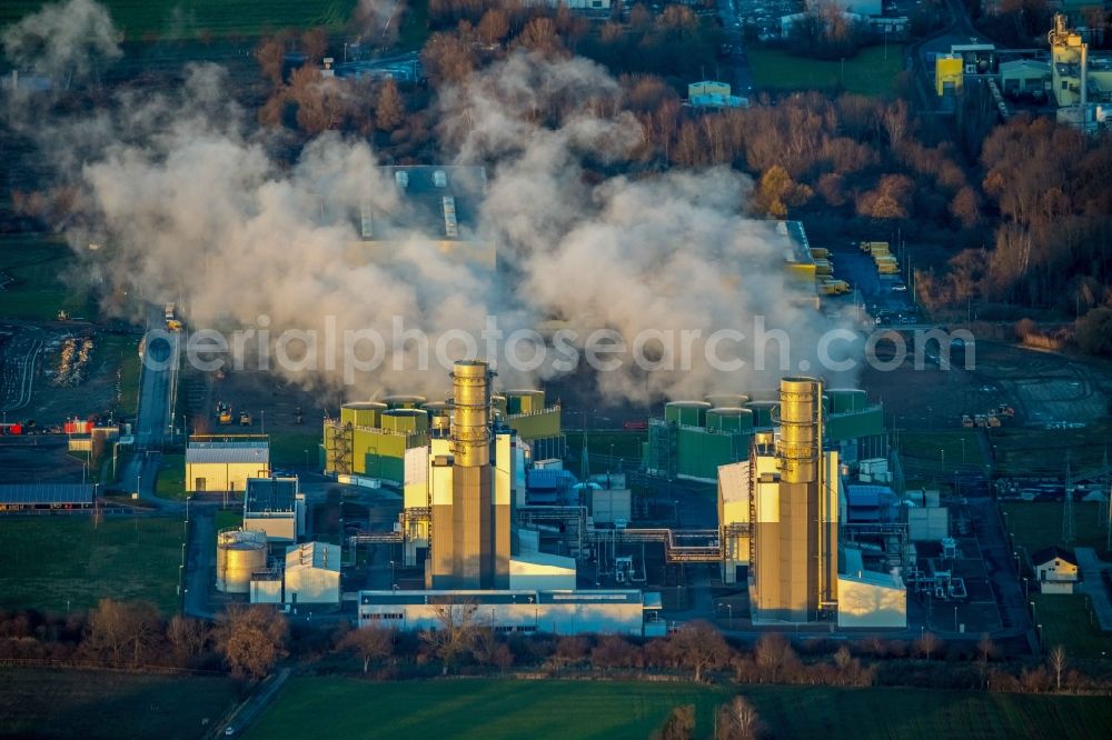 Hamm from the bird's eye view: Combined cycle power plant with gas and steam turbine systems in the district Uentrop in Hamm in the state North Rhine-Westphalia, Germany