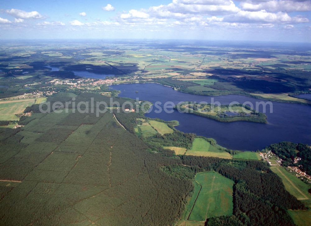 Lindow from the bird's eye view: Blick über ein Waldgebiet auf den Gudelacksee mit der Insel Werder bei Lindow im Ruppiner Land in Brandenburg. View over a forestland on the lake Gudelacksee withe the island Werder at Lindow.