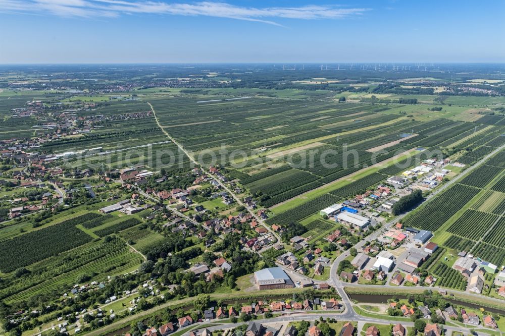 Aerial image Guderhandviertel - Location in the fruit-growing area Altes Land Guderhandviertel in the state of Lower Saxony, Germany