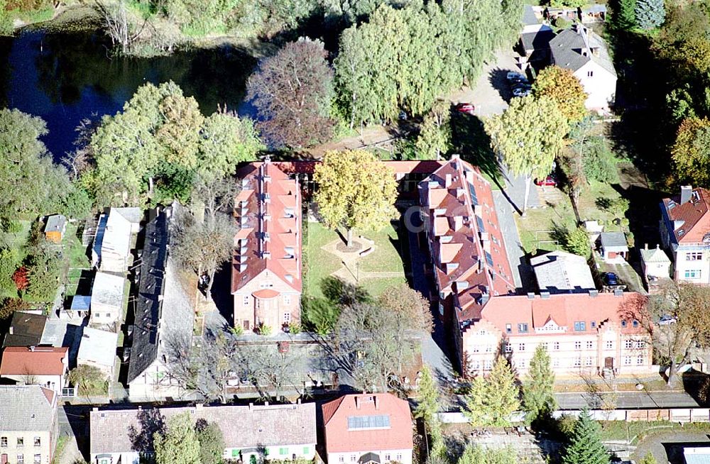 Aerial photograph Eberswalde / Brandenburg - Gustav-Hirsch-Platz in der Messingwerksiedlung (UNESCO-Denkmalsliste) in Eberswalde - Finow (Brandenburg). Bauordnungsamt Untere Denkmalschutzbehörde Heegermühler Str. 75 16225 Eberswalde Tel: 03334/214385 Fax: 03334/214379 E-mail: martina.Kohl@barnim.de