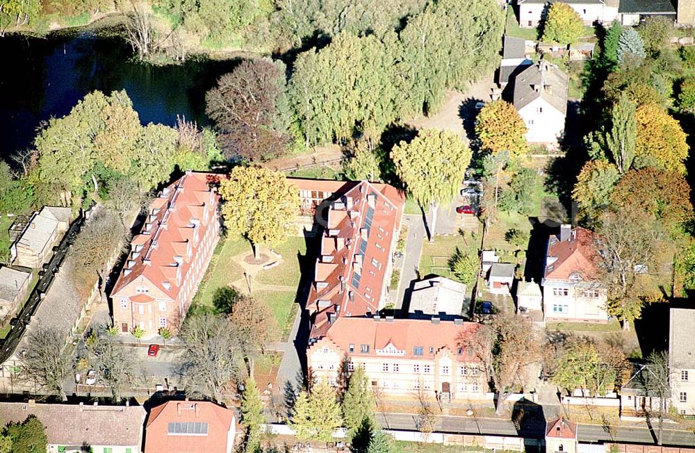 Eberswalde / Brandenburg from above - Gustav-Hirsch-Platz in der Messingwerksiedlung (UNESCO-Denkmalsliste) in Eberswalde - Finow (Brandenburg). Bauordnungsamt Untere Denkmalschutzbehörde Heegermühler Str. 75 16225 Eberswalde Tel: 03334/214385 Fax: 03334/214379 E-mail: martina.Kohl@barnim.de