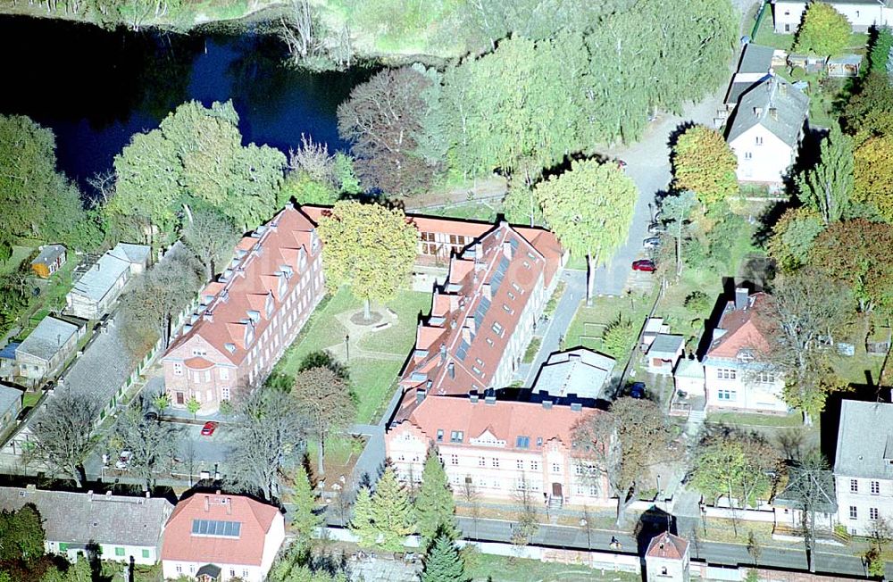 Eberswalde / Brandenburg from the bird's eye view: Gustav-Hirsch-Platz in der Messingwerksiedlung (UNESCO-Denkmalsliste) in Eberswalde - Finow (Brandenburg). Bauordnungsamt Untere Denkmalschutzbehörde Heegermühler Str. 75 16225 Eberswalde Tel: 03334/214385 Fax: 03334/214379 E-mail: martina.Kohl@barnim.de