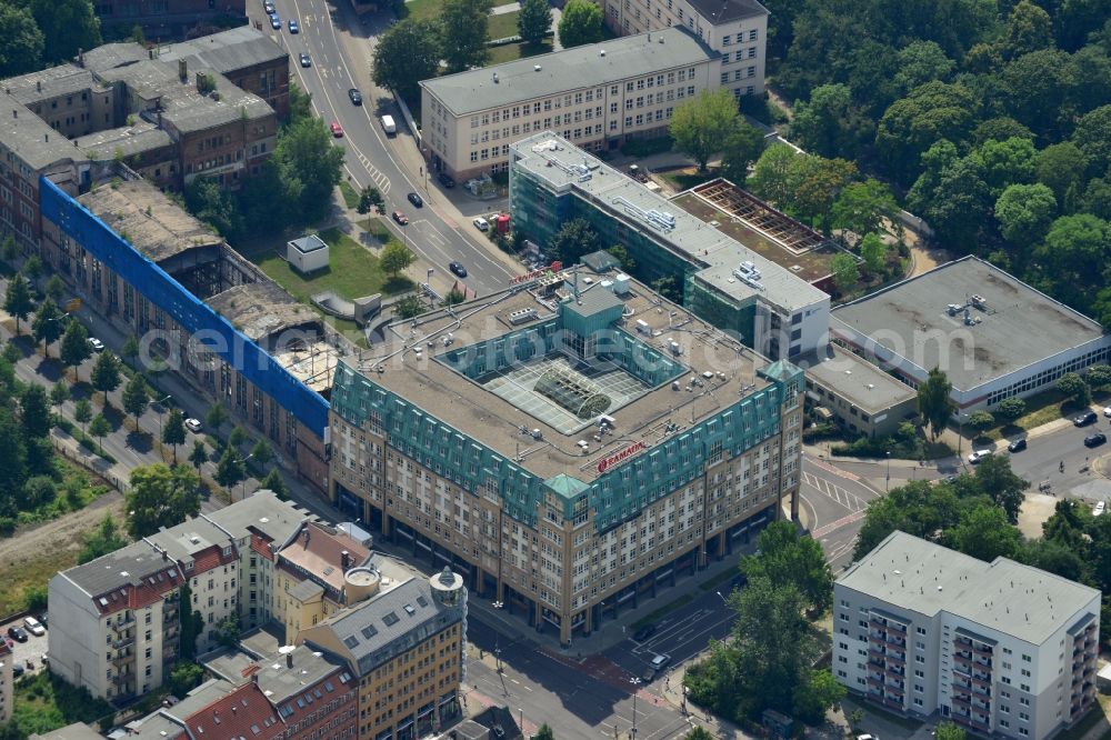 Aerial photograph Leipzig - View of Gutenberg Galerie with Ramada Hotel Leipzig City Centre at Gutenberg Square in Leipzig in Saxony. The Gutenberg Gallery is location for gastronomy, commercial space, offices and conference rooms. In 2010 the Hospitality Alliance AG opened a branch of the Ramada hotel brand in the seventh and eighth floor of the house