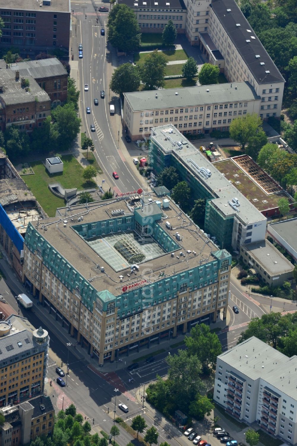 Aerial photograph Leipzig - View of Gutenberg Galerie with Ramada Hotel Leipzig City Centre at Gutenberg Square in Leipzig in Saxony. The Gutenberg Gallery is location for gastronomy, commercial space, offices and conference rooms. In 2010 the Hospitality Alliance AG opened a branch of the Ramada hotel brand in the seventh and eighth floor of the house