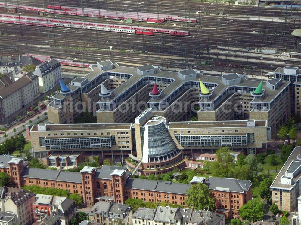 Frankfurt - Main / Hessen from the bird's eye view: Blick auf die Gutleutkaserne (im Vordergrund) in Frankfurt / Main. Im Hintergrund ist das Finanzamt zu sehen(das Gebäude mit den farbigen Hütchen auf dem Dach).