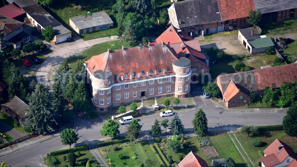 Aerial photograph Calvörde - Manor house Dorst in Calvoerde in the state Saxony-Anhalt, Germany