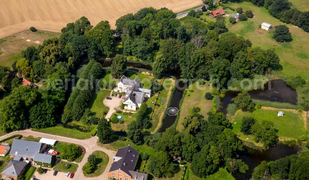 Aerial image Walkendorf - Manor house on the area of FerienGut Dalwitz in Walkendorf in the state Mecklenburg - Western Pomerania