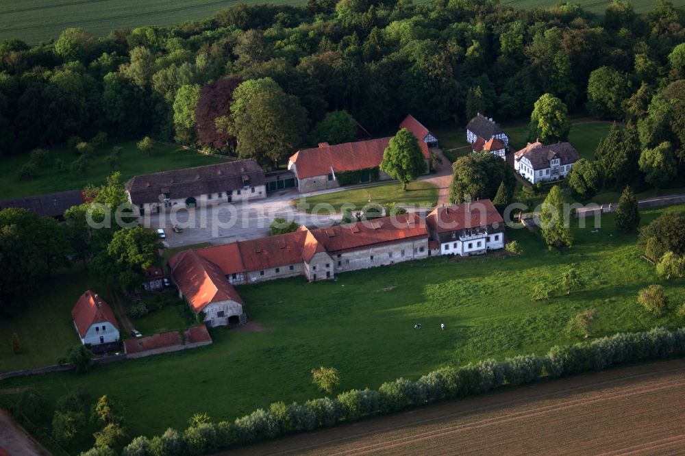 Abbenburg from the bird's eye view: Historical warehouses and stables, farm buildings and manor house on the edge of agricultural fields in Abbenburg in the state North Rhine-Westphalia, Germany