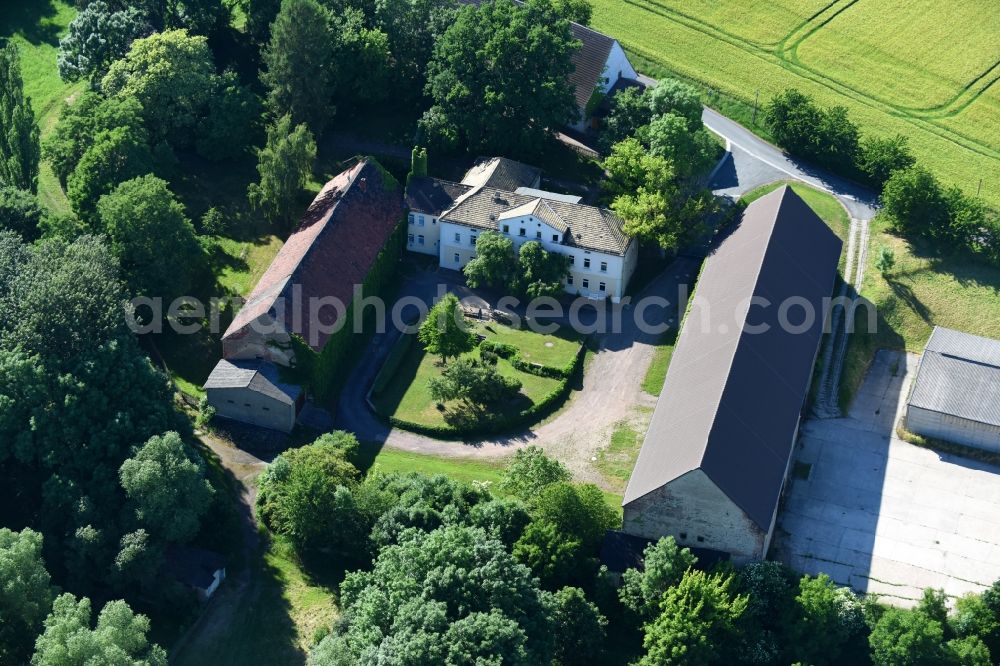 Gödelitz from the bird's eye view: Building and manor house of the farmhouse in Goedelitz in the state Saxony, Germany