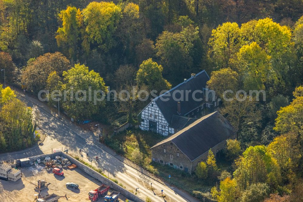 Aerial photograph Hagen - Building and manor house of the farmhouse Gut Niederste Huelsberg with a half-timbered house on street Weststrasse in Hagen at Ruhrgebiet in the state North Rhine-Westphalia, Germany
