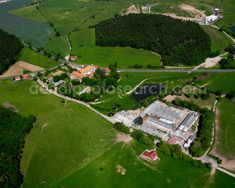 Aerial photograph Kallmerode - Historical warehouses and stables, farm buildings and manor house on the edge of agricultural fields Johannitergut Beinrode GmbH next to the Fleischerei Armin Siebert on street Burgweg in Kallmerode in the state Thuringia, Germany