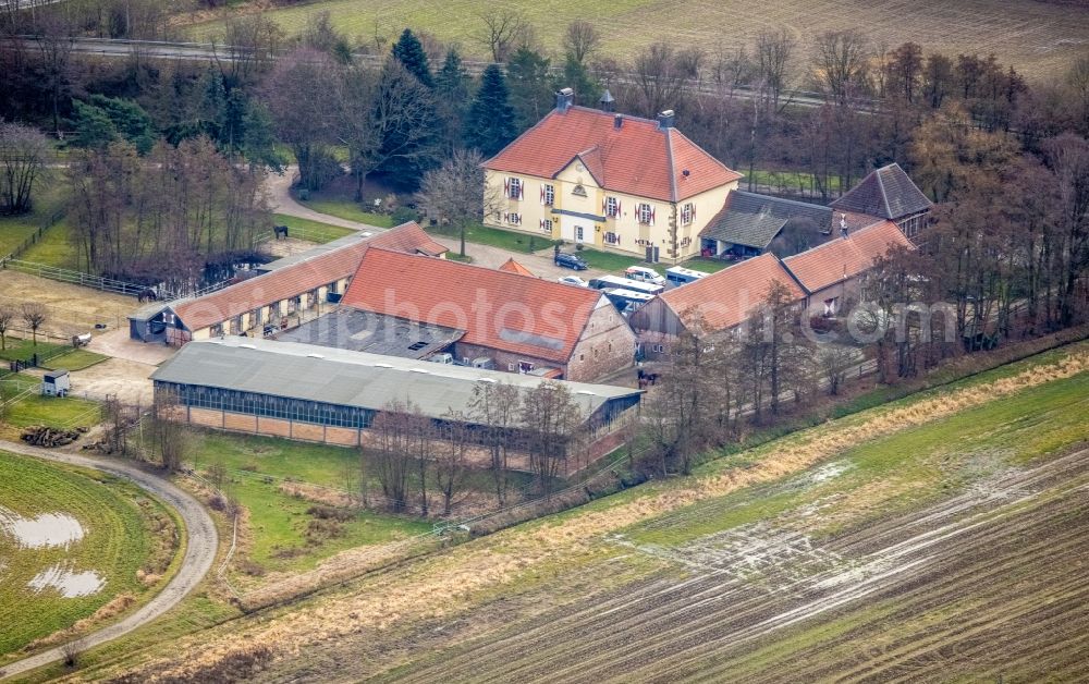 Aerial photograph Bottrop - Building and manor house of the farmhouse in the district Kirchhellen in Bottrop at Ruhrgebiet in the state North Rhine-Westphalia, Germany