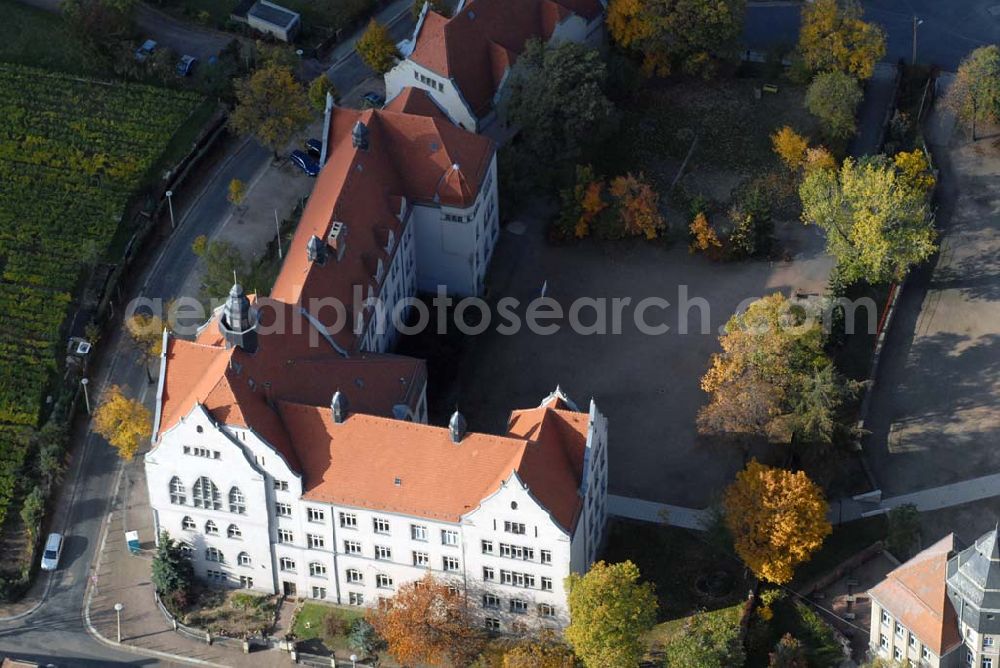 Meißen from the bird's eye view: Blick auf das Gymnasium Franziskaneum in Meißen, Kaendlerstraße 1, 01662 Meißen - Telefon: (0 35 21) 76 04 0 - Fax: (0 35 21) 76 04 15 - Schulleitung: Dietmar Liesch » liesch@franziskaneum.de und die Turnhalle Haus 2 in der Ludwig-Richter-Straße 15.