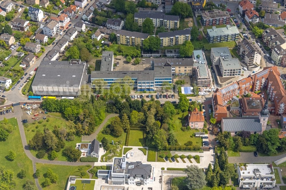 Aerial image Kettwig - School building and gym of the high school Theodor Heuss in Kettwig at Ruhrgebiet in the state North Rhine-Westphalia, Germany