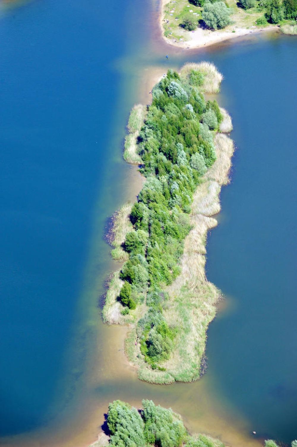 Aerial photograph Berlin Kaulsdorf - Sandrücken im Habermannsee im Kaulsdorfer Busch. Der See is Teil der Kaulsdorfer Seen. The lake Habermannsee in the district Kaulsdorf.