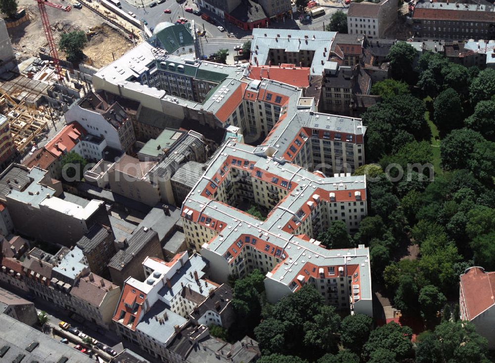 Berlin Mitte from the bird's eye view: Blick auf die Hackeschen Höfe an der Rosenthaler Straße in Berlin-Mitte. iew of the Hackesche Höfe at the Rosenthaler Strasse in Berlin-Mitte. Ein Projekt der PENTANEX GmbH.