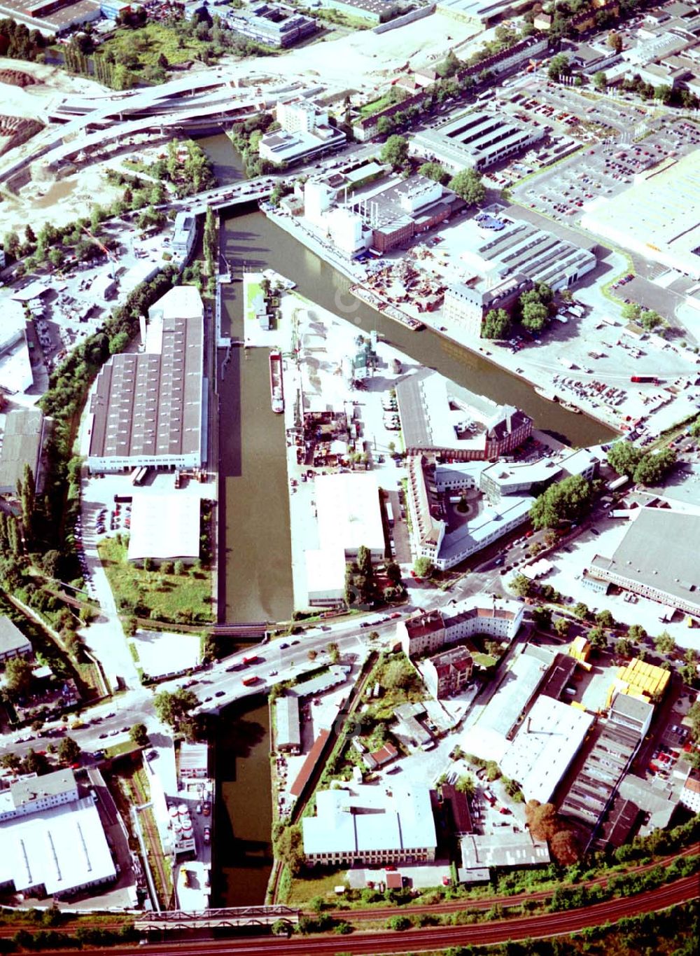 Berlin - Neukölln from the bird's eye view: Hafen der BEHALA in Berlin - Neukölln.