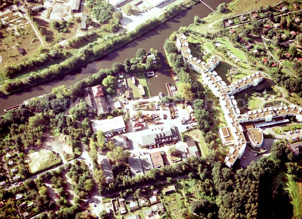 Aerial photograph Berlin - Steglitz - Hafen der BEHALA in Berlin - Steglitz am Teltowkanal.