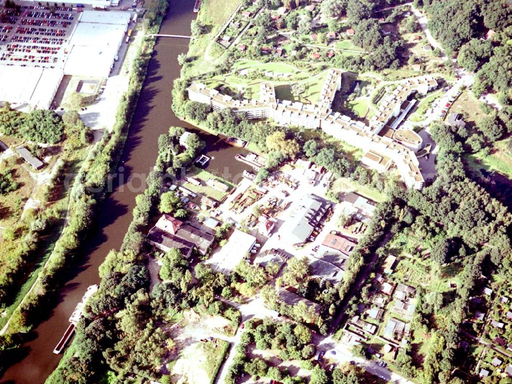 Berlin - Steglitz from the bird's eye view: Hafen der BEHALA in Berlin - Steglitz am Teltowkanal.