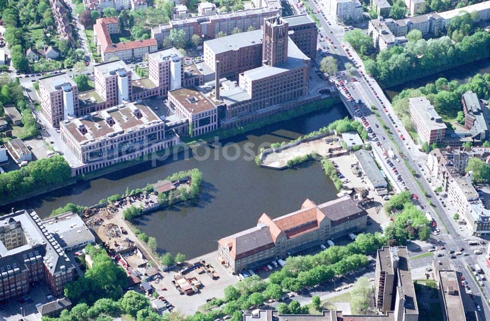 Berlin / Tempelhof from above - Hafen Berlin - Tempelhof am Ullsteinhaus. Ort: Berlin Datum: 05.05.03