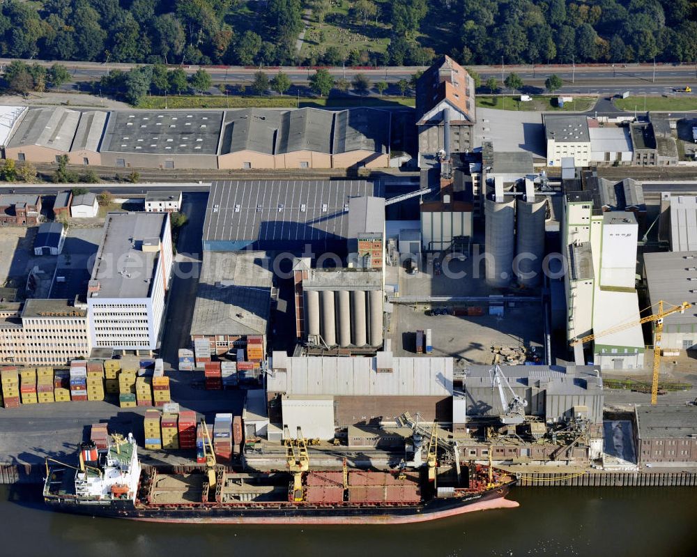 Bremen from the bird's eye view: Blick auf den Industriehafen im Bremer Stadtteil Häfen. The industrial port in the district Häfen of Bremen.