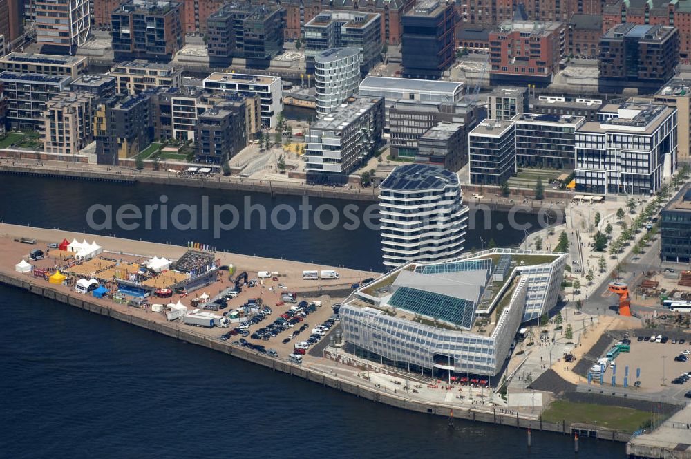 Aerial image Hamburg - Unilever Deutschlandzentrale und Marco Polo Tower der Hafen City 7 Quartier Strandkai. Projektentwicklung: