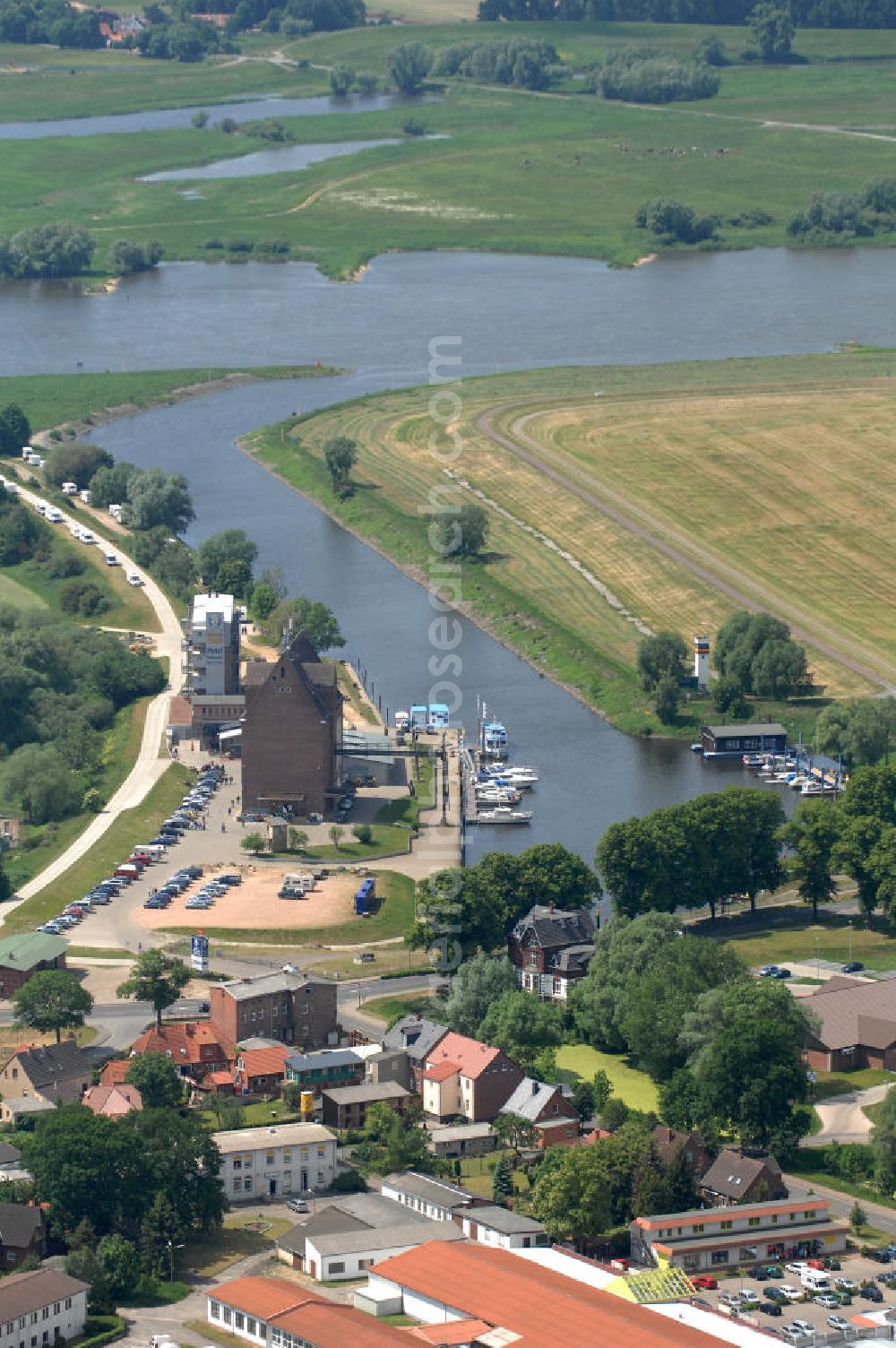 Aerial photograph Dömitz - Blick auf den Hafen von Dömitz in Mecklenburg-Vorpommern. Die Stadt Dömitz an der Elbe liegt im Südwesten Mecklenburgs im Landkreis Ludwigslust. Der Hafen Dömitz bietet in den umgenutzten Speichergebäuden Erlebnisgastronomie mit einem Panorama Cafè, Fischrestaurant und Beachclub, sowie ein maritimes Hotel. Der Alte Speicher wird auch in der Saison für Kanu- oder Bootsverleih genutzt. Kontakt: Dömitzer Hafen Gastronomie GmbH & Co. KG, Hafenplatz 3, 19303 Dömitz, Tel.: 038758 / 364290,