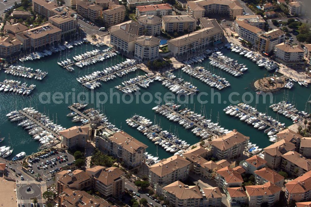 Fréjus from the bird's eye view: Blick auf den Hafen von Fréjus an der Cote d' Azur in Frankreich.