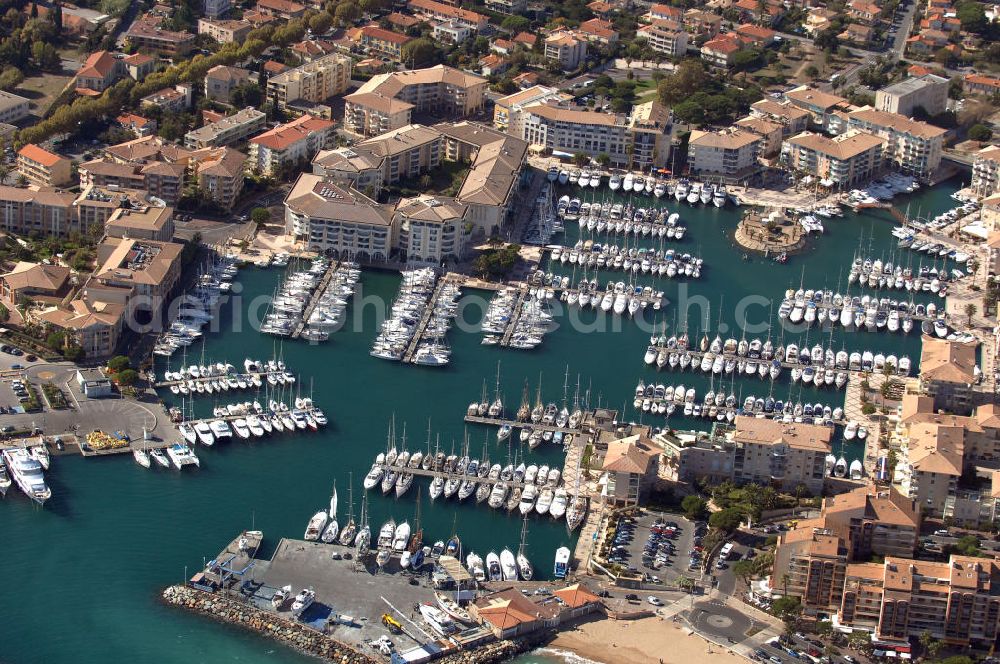 Aerial image Fréjus - Blick auf den Hafen von Fréjus an der Cote d' Azur in Frankreich.