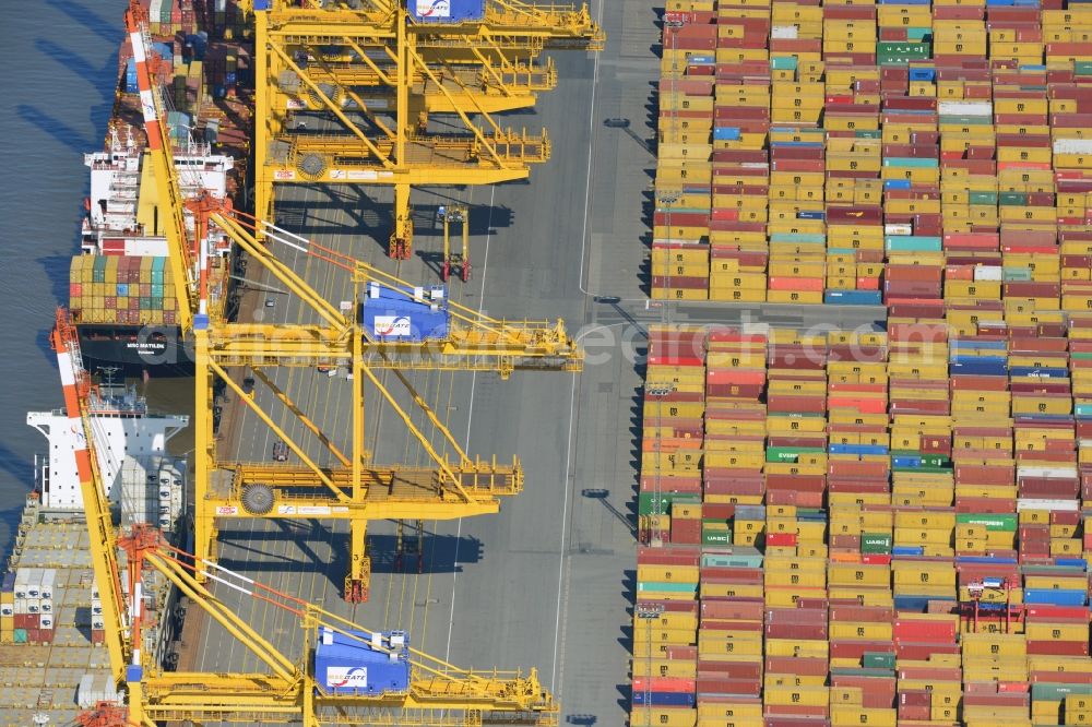 Bremerhaven from the bird's eye view: Harbour - site of the container terminal and overseas port Bremerhaven