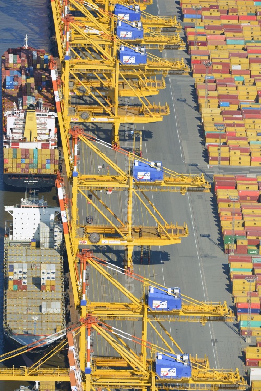 Aerial image Bremerhaven - Harbour - site of the container terminal and overseas port Bremerhaven