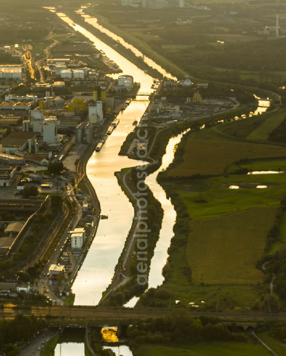 Hamm from the bird's eye view: View of the port in Hamm in the state North Rhine-Westphalia