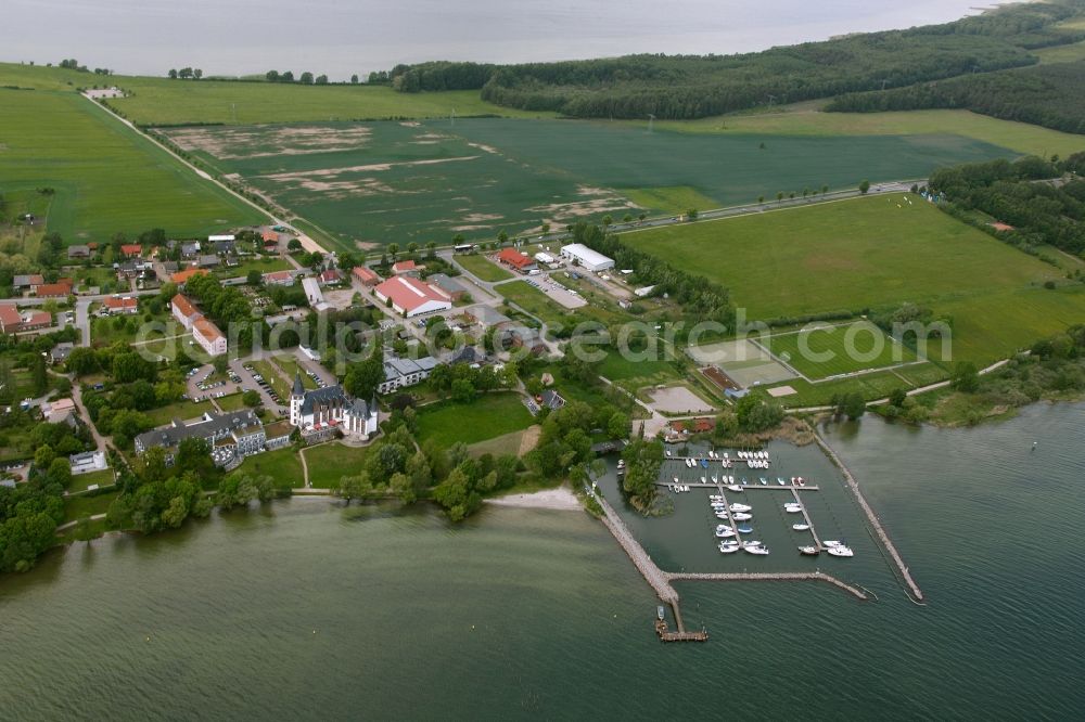 Klink from the bird's eye view: Harbor in Klink in Mecklenburg-Western Pomerania. With a view to the Binnenmueritz and the Koelpin See and the building of the Schlosshotel plus a few green fields