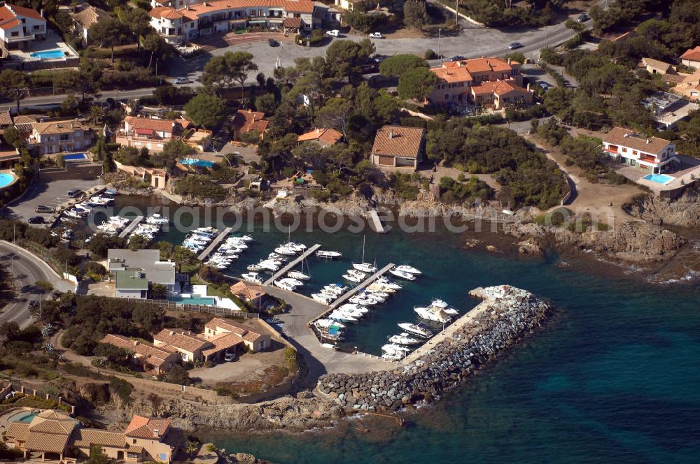 Aerial image Les Issambres - Blick auf den Hafen von Les Issambres an der Cote d' Azur in Frankreich.