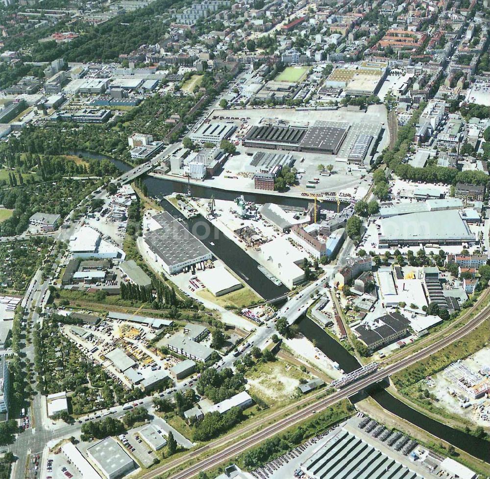 Berlin - Neukölln from above - Hafen Neukölln der BEHALA an der Lahnstraße 5 in Berlin - Neukölln.