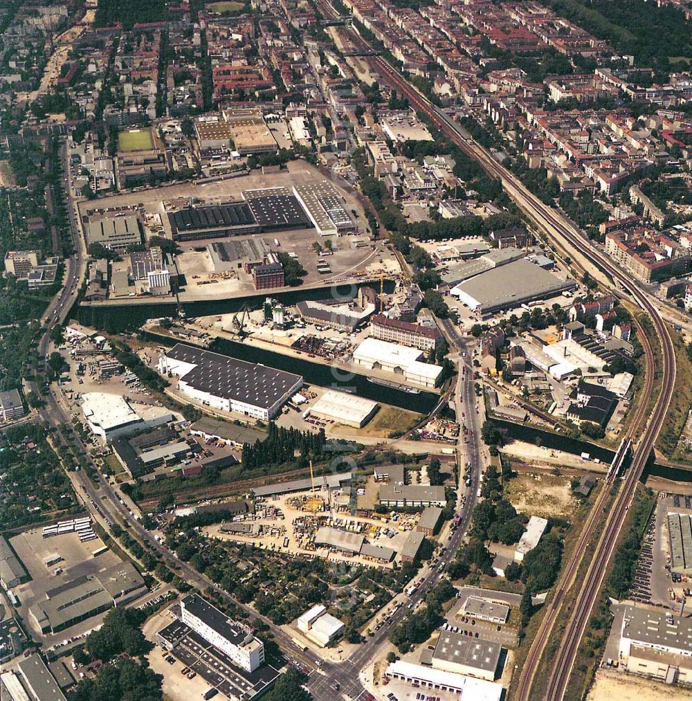 Berlin - Neukölln from the bird's eye view: Hafen Neukölln der BEHALA an der Lahnstraße 5 in Berlin - Neukölln.