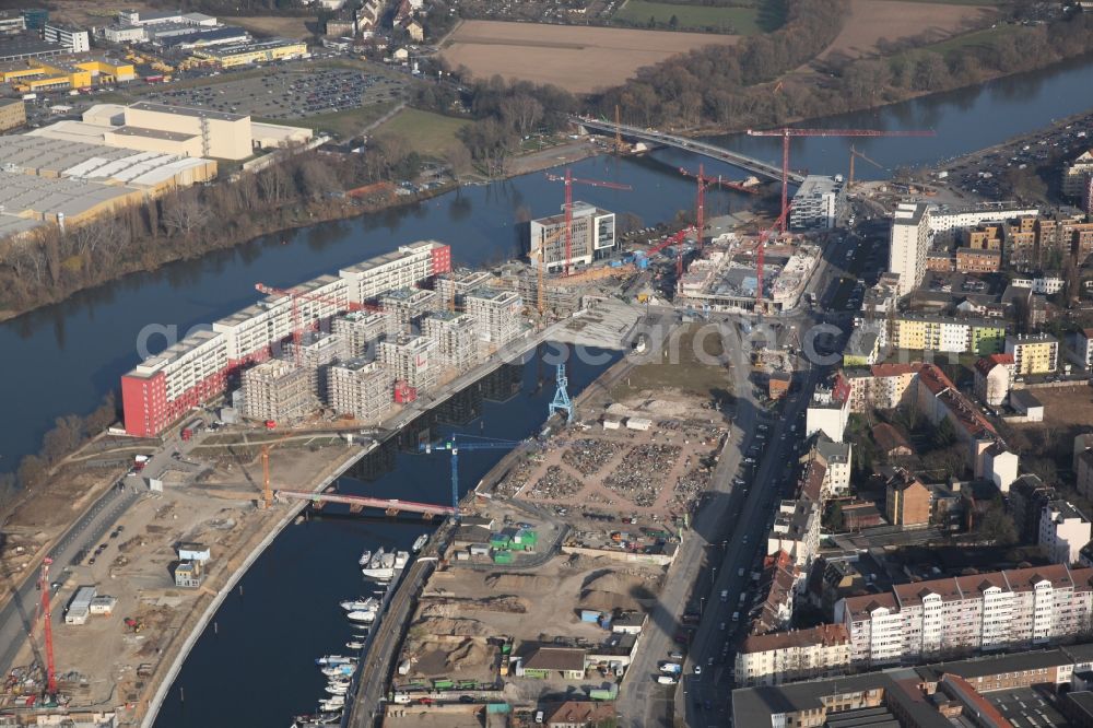 Aerial image Offenbach am Main - The inland harbor of Offenbach am Main in Hesse is of marginal importance; large parts of the terrain are not in use. Since 2012 here is built a new district to live and work. offenbach.de