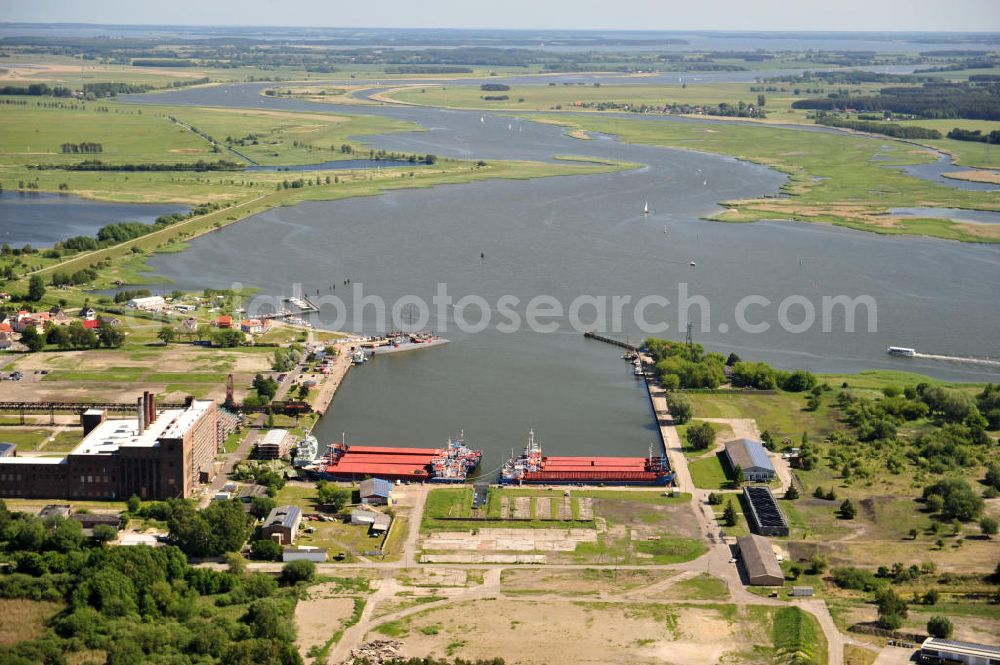 Aerial image Peenemünde - Blick auf den Hafen Peenemünde und das Entwicklungsgebiet auf der ehemaligen Marinebasis auf der Insel Usedom. Das unter Denkmalschutz stehende alte Kraftwerk ist als Museum ein Touristenmagnet. Auf dem Gelände der ehemaligen NVA-Marinebasis entstehen nach umfassenden Abriß- und Räumungsarbeiten moderne Mehr- und Einfamilienhäuser. View of the Port Peenemünde and the development area on the former military base on the island of Usedom.