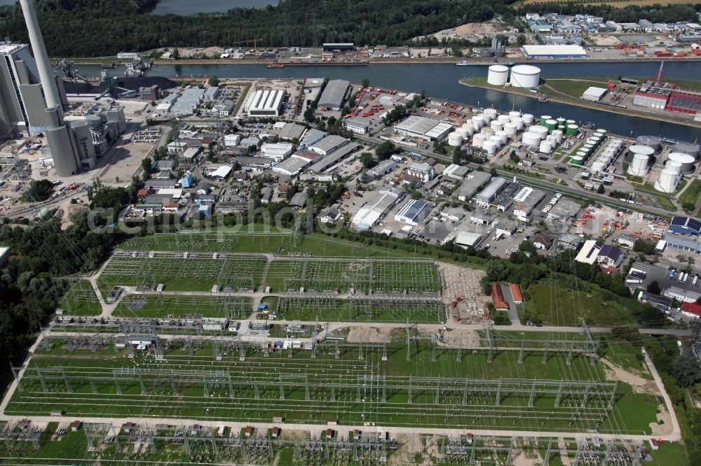 Karlsruhe from the bird's eye view: View of the harbor Rheinhafen, also called Stadthafen, on the middle Upper Rhine at Karlsruhe in Baden-Wuerttemberg. In the industrial area around the harbor is among other things the steam power plant Rheinhafen-Dampfkraftwerk of the Energie Baden-Wuerttemberg with its substation