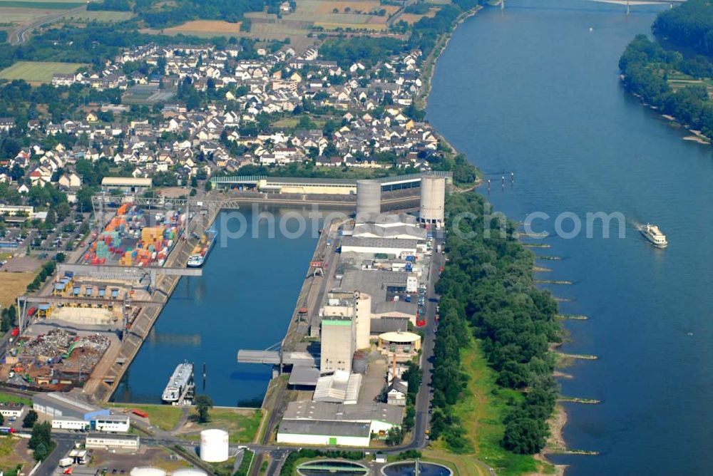 Koblenz from the bird's eye view: Hafen am Rhein in Koblenz-Wallersheim.