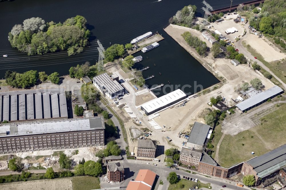 Berlin from the bird's eye view: Port of Rummelsburg on the riverbank of the Spree in the district of Treptow-Koepenick in Berlin in Berlin, Germany