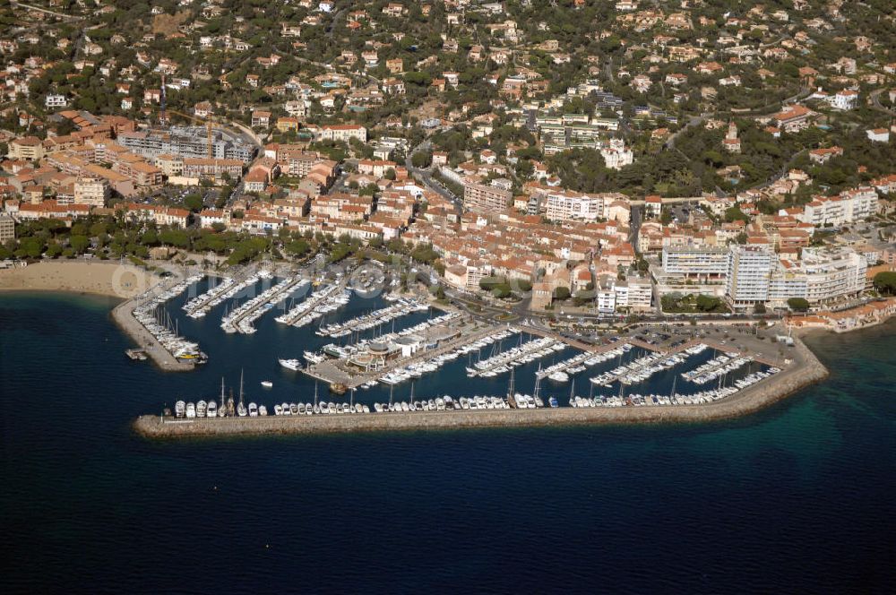 Sainte-Maxime from above - Blick auf Sainte-Maxime und den Hafen an der Cote d' Azur in Frankreich. Der Yachthafen hat über 700 Liegeplätze.